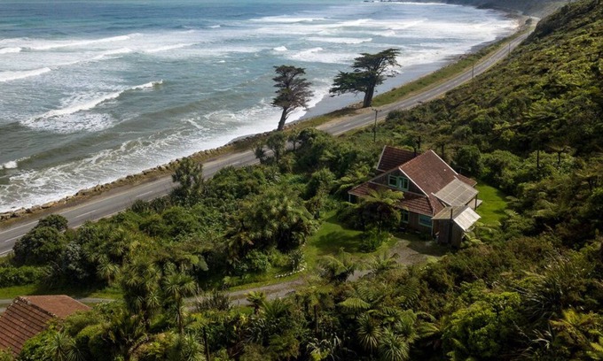 Paparoa National Park House | Paradise House with amazing sea views