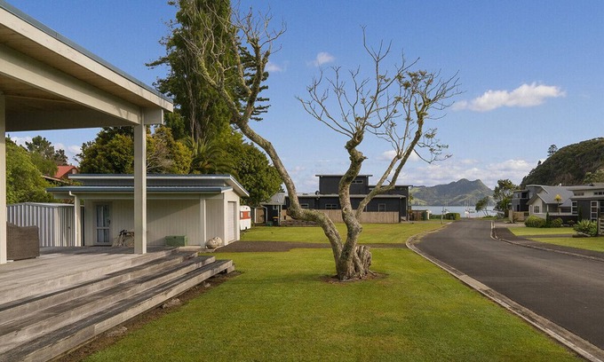 Cooks Beach Cottage | Paradise in Flaxmill Bay - Flaxmill Bay Home