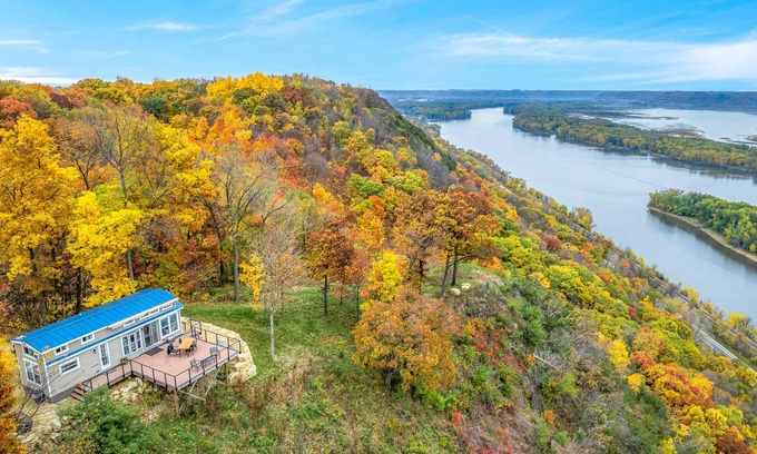 De Soto Cabin | Paradise Point- Sleeps 2 HOT TUB