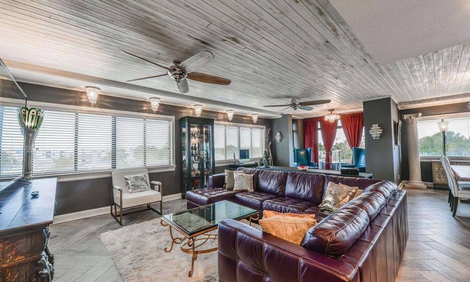 Downtown Condo | Paradiso - Divine Condo, Perfect Location Walkable to Everything Downtown