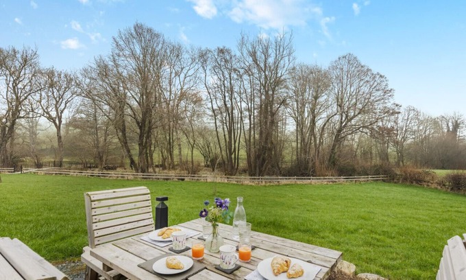 Llanfyllin House | Paradwys - One Bedroom House, Sleeps 2