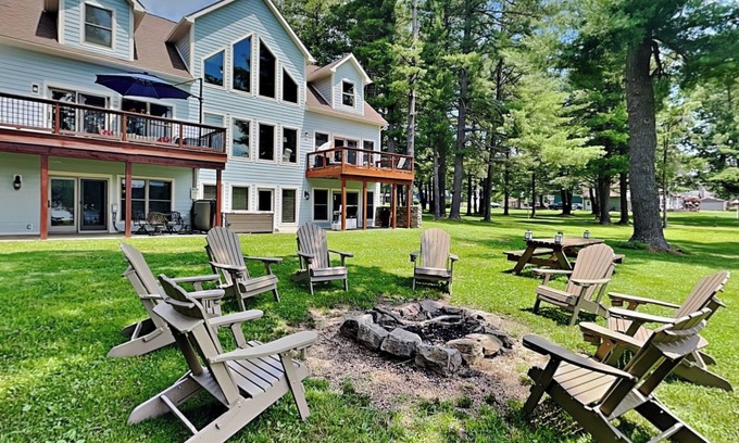 Swanton House | Paravel | Epic Retreat, Private Dock, Hot Tub