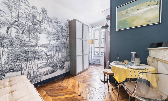 Arts-et-Metiers Apartment | Paris city beating heart cocoon studio
