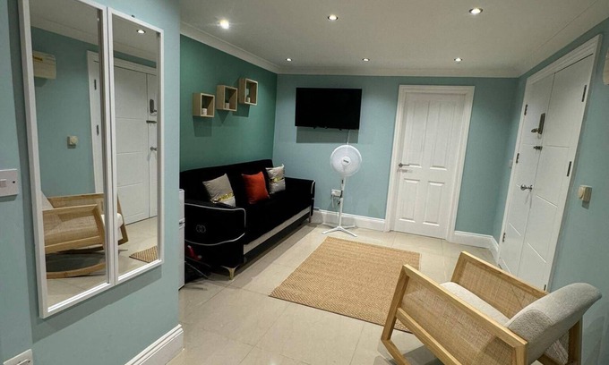 Hanger Hill Apartment | Park Avenue Luxury Apartment in London