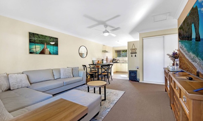 Coffs Harbour Apartment | Park Beach Retreat - Newly appointed Apartment, Walk to Beach, Shops and Eateries