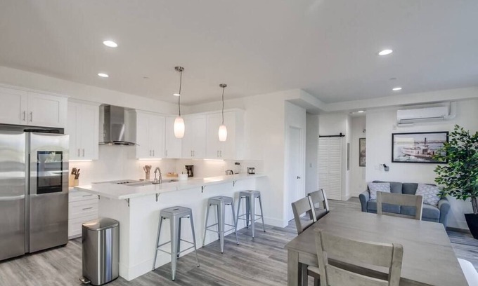 University Heights Apartment | Park Blvd 304/Contemporary/Newly Built/Cozy