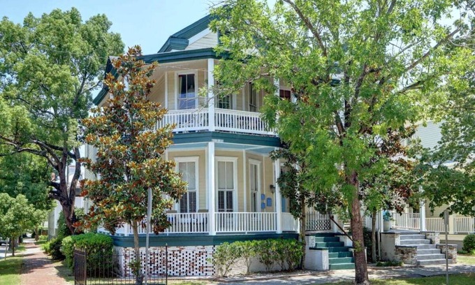 Historic Downtown Savannah Apartment | Park Inn, Charming | Historic | Dog-Friendly!