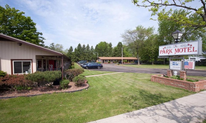 Marshfield Hotel | Park Motel