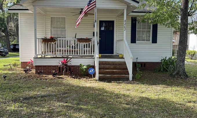 Fairfax House | Park side bungalow near river