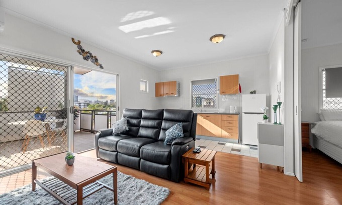 West End Apartment | Park the car & Explore Brisbane