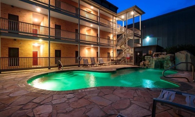 Gruene Condo | Parker River Haus Vg106 3 Bedroom Condo by RedAwning