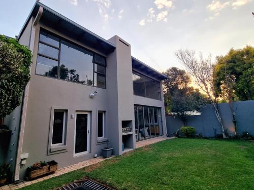 Greater Johannesburg Metropolitan Area Villa | Parkhurst Luxe Retreat