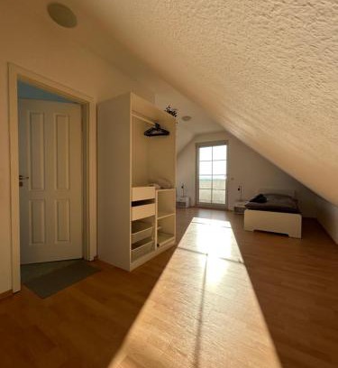Erlensee Apartment | Parkplätze, Einzelbetten, 2 Balkone, fast Wi-Fi 100 Mbit, Homeoffice, Aufzug, lichtdurchflutet, Panoramablick