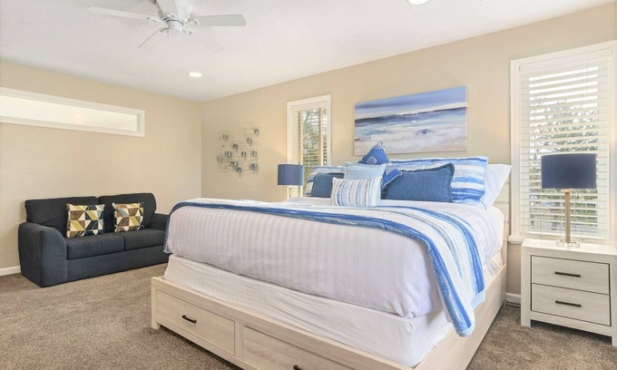 Midvale House | Parkside Getaway * Private Hot Tub * BBQ * Minutes to Ski Resorts