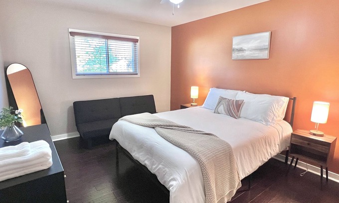 Champaign House | Parkside home close to campus - 3 BD 2 BA