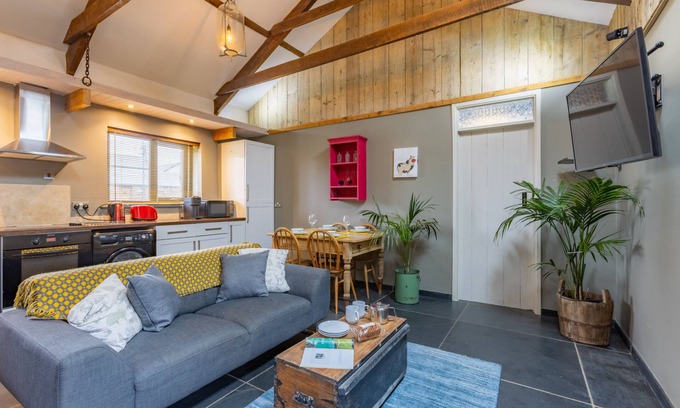 Marhamchurch Apartment | Parlour Barn (Pet Friendly)