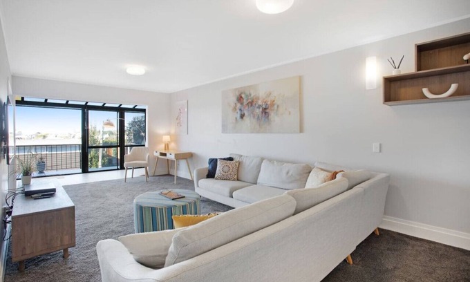 Parnell Apartment | Parnell Vista 2BR Apartment with Seaview