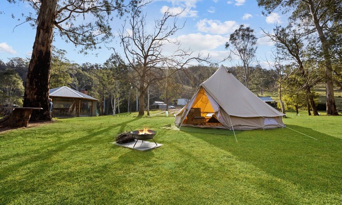 Dargo House | Parsons Flat Glamping: Immerse yourself in the serenity of a secluded retreat
