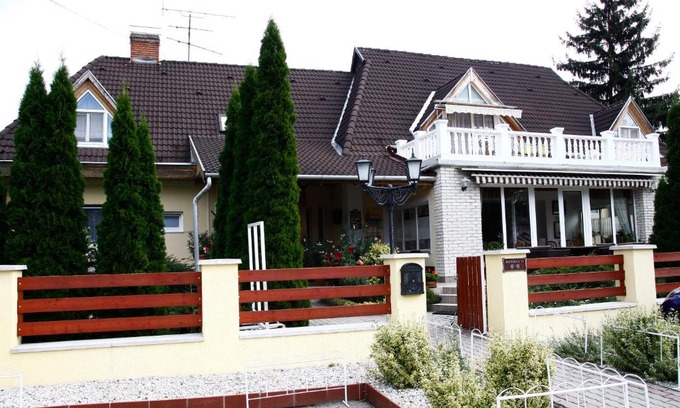 Tata House | Parti Panzió