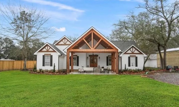 Madisonville House | Party in New Orleans, Rejuvenate in Madisonville!