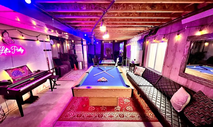 Curtis Park House | ‘Party Palace’- Prime Location, Game Room, Theater Room & Hot Tub, 420ok!