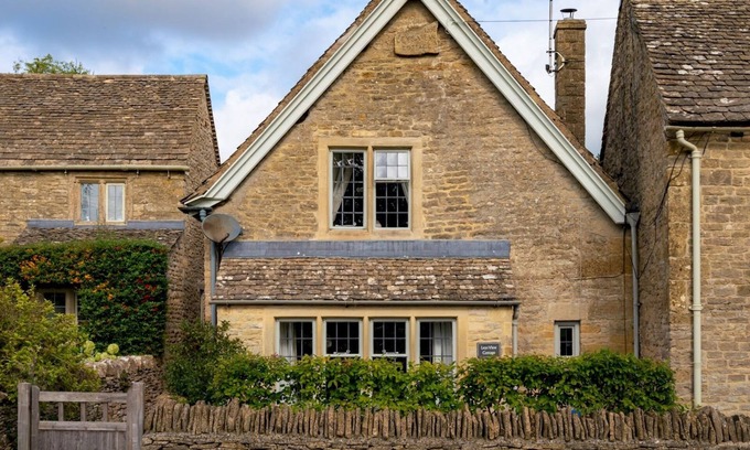 Longborough House | Pass the Keys | Delightful 4 bedroom Cotswold character cottage