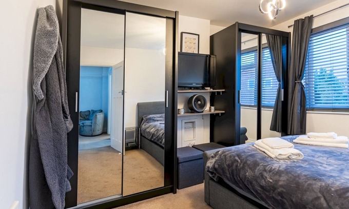 Leigh-on-Sea Apartment | Pass the Keys | Cosy Flat in Leigh