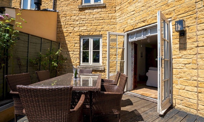 Cheltenham House | Pass the Keys | Lovely 4 bedroom family home with garden & parking