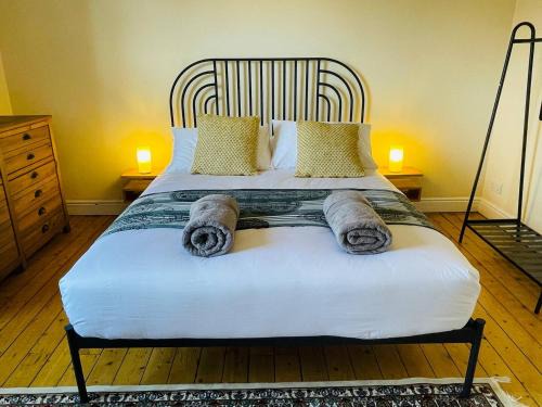 New Mills House | Pass the Keys Pet & Cycle Friendly Garden Home in New Mills