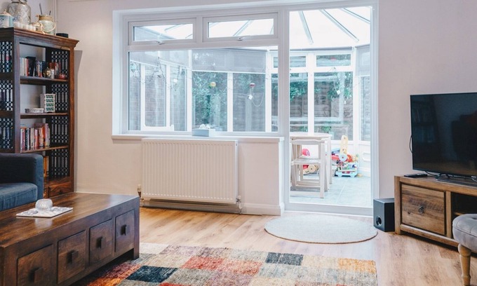 Fifield House | Pass the Keys | Spacious House near Bray with Easy Rural Access