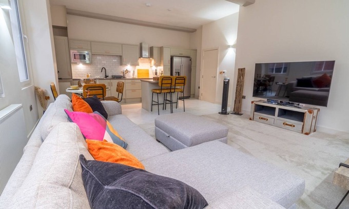 Nottingham City Centre Apartment | Pass the Keys | Stylish 2-Bed Apartment in Nottingham’s Heart & Soul