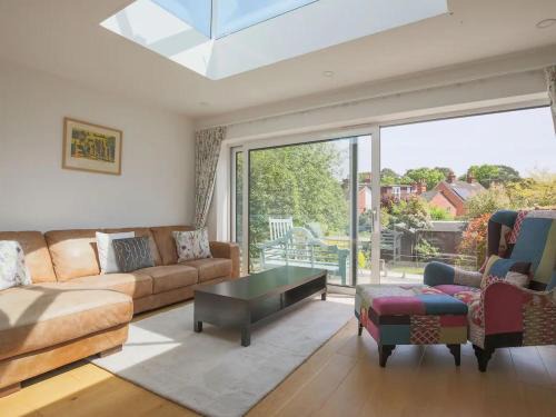 Sunninghill Apartment | Pass the Keys Super Chic Apartment in Beautiful Sunninghill