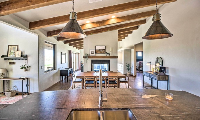 Elgin House | Pastoral Elgin Escape w/Covered Patio & Grill!