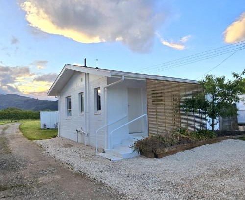 Riwaka Bed & Breakfast | Pasture Views Cottage