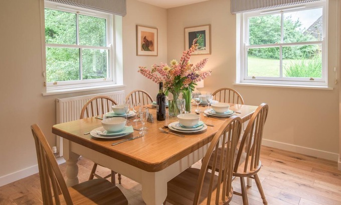Hawick Cottage | PATHHEAD FARMHOUSE, Hoscote Estate