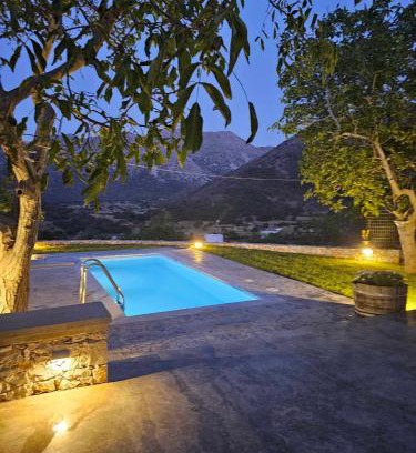 Askifou House | Patriko-Cozy villa on the foot of the mountains