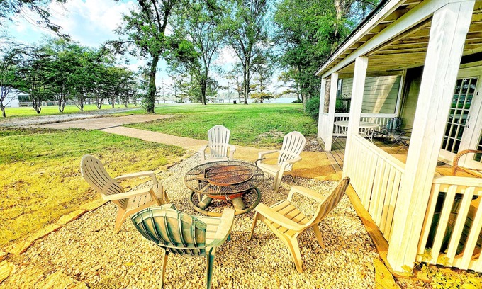 Dundee House | Patton’s Place on beautiful Moon Lake near Clarksdale, MS and Helena, AR