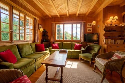 Alpe des Chaux Ski Chalet | Pauline