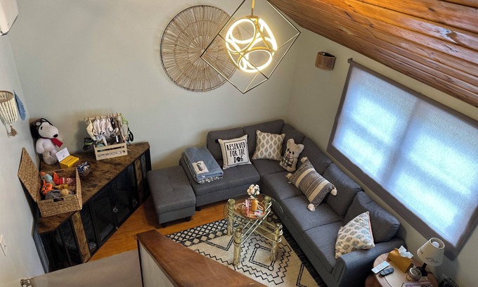 East Durham Cabin | Pawfect Family Retreat! 2bd,1ba,loft. W privateDogPark,Cls to ski,hike,ZoomFlume