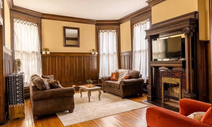 Central Gardens Apartment | Peabody 1, 2 bedroom Main Floor Apartment
