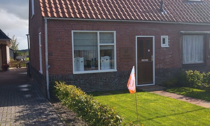 Lauwerzijl House | "Peace, Nature, and Comfort by the Lauwers River"