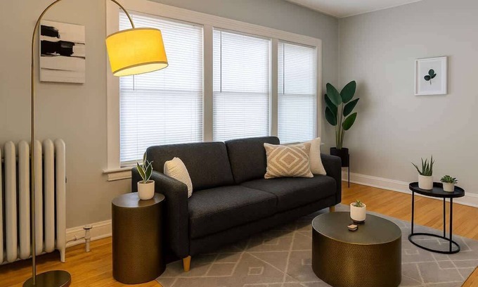 South Evanston Apartment | Peaceful 1BR Escape in Evanston