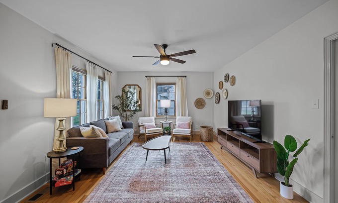 Jackson House | Peaceful 2 Bedroom, 1 bath ~ the Lana Landing ~
