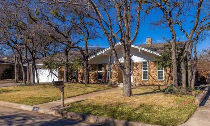 Bedford House | Peaceful 3BR Home Cowboy Stdm, Globe Life, Airport