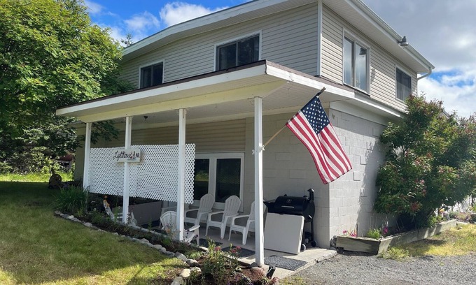Kalifornsky Apartment | Peaceful Acres Roomy Triplex - Lighthouse Inn