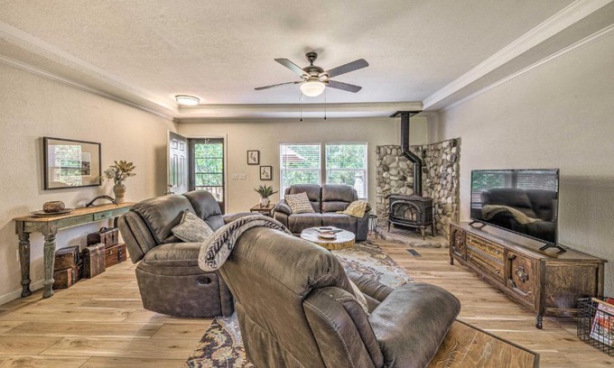 Alto House | Peaceful Alto Home with Deck about 12 Mi to Ski Apache!