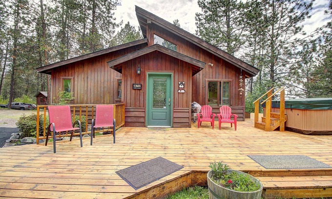 St. Ignatius Cabin | Peaceful and spacious home tucked away at the base of the Mission Mountains.