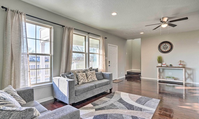 Atascosa House | Peaceful Atascosa Home w/Balcony & Deck!
