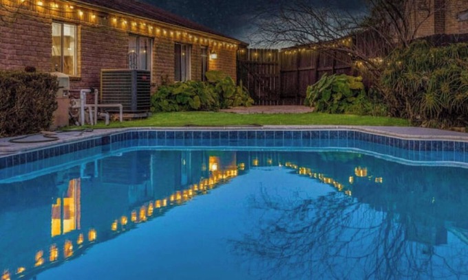 Stafford House | Peaceful Boho stays-4BRs-amazing pool-patio&deck-mini golf-Staffordn