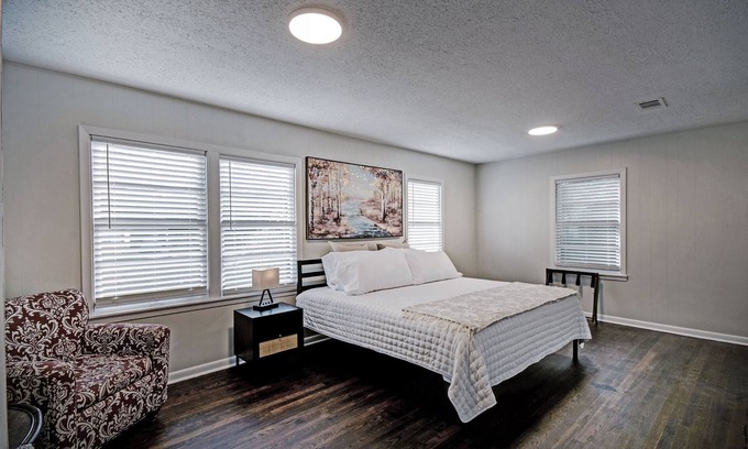 Clinton House | Peaceful Clinton Retreat in Olde Towne